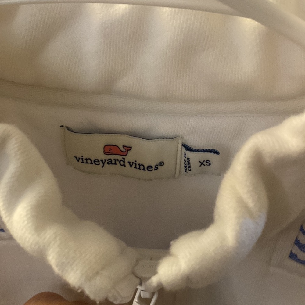 Vguc Vineyard Vines Pullover With Seersucker Shou… - image 2